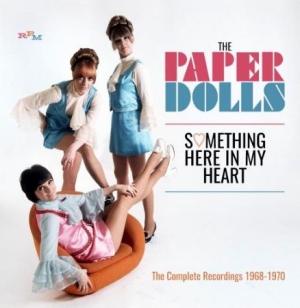 Paper Dolls - Something Here In My Heart: The Com ryhmässä CD @ Bengans Skivbutik AB (3000977)