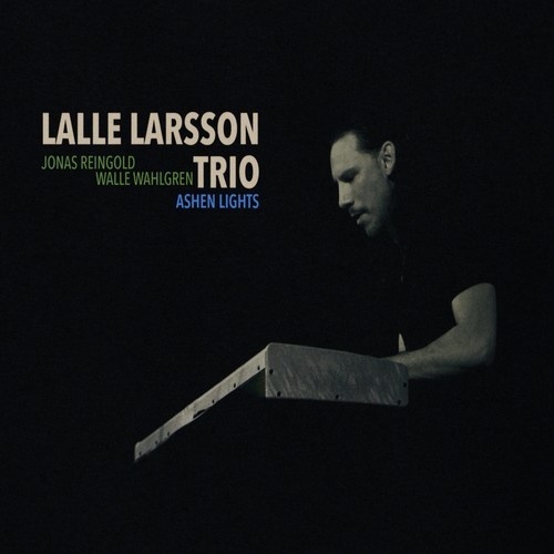 Lalle Larsson Trio - Ashen Lights Feat. Jonas Reingold & ryhmässä CD / Myydyimmät @ Bengans Skivbutik AB (3322181)