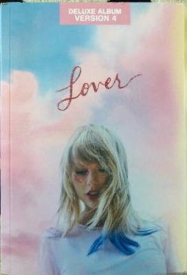 Taylor Swift - Lover (Deluxe Journal Version 4) ryhmässä CD @ Bengans Skivbutik AB (3750191)