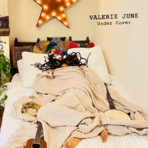 Valerie June - Under Cover (Colour Cerise / Red) ryhmässä ME SUOSITTELEMME / Årsbästalistor 2022 / Årsbästa 22 Morgan @ Bengans Skivbutik AB (4184407)