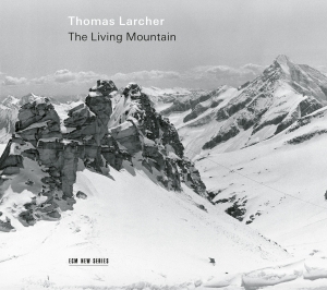 Thomas Larcher - The Living Mountain ryhmässä CD @ Bengans Skivbutik AB (4313300)
