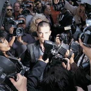 Robbie Williams - Life Thru A Lens (Cd+Dvd Ltd) ryhmässä Minishops /  @ Bengans Skivbutik AB (450624)