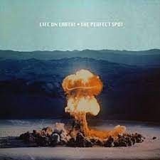 Life On Earth - The Perfect Spot ryhmässä VINYYLI @ Bengans Skivbutik AB (481054)