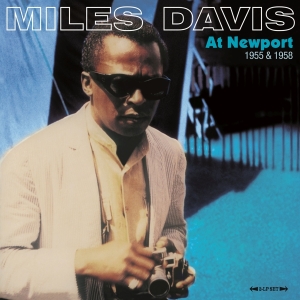 Miles Davis - At Newport 1955 & 1958 ryhmässä Övrigt /  @ Bengans Skivbutik AB (5524059)