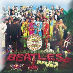 The Beatles - Sgt Pepper Album Pin Badge ryhmässä MERCHANDISE / Merch / Pop-Rock @ Bengans Skivbutik AB (5537413)