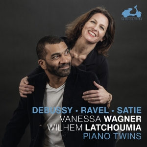 Vanessa Wagner & Wilhem Latchoumia - Debussy, Ravel & Satie: Piano Twins ryhmässä CD @ Bengans Skivbutik AB (5562608)