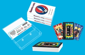 Grateful Dead - Grateful Dead Cassette Playing Cards ryhmässä MERCHANDISE / Seurapelit / Pop-Rock @ Bengans Skivbutik AB (5569325)