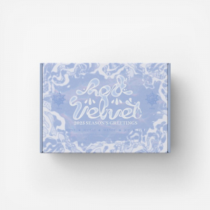 Red Velvet - 2025 Seasons Greetings + Photocard ryhmässä Övrigt /  @ Bengans Skivbutik AB (5569516)