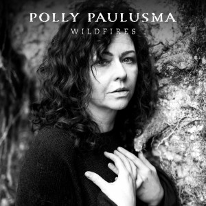 Polly Paulusma - Wildfires ryhmässä ME SUOSITTELEMME / Perjantain julkaisut / 2025-02-28 @ Bengans Skivbutik AB (5569926)