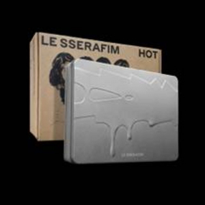 Le Sserafim - Hot (Tin Case Ver.) ryhmässä CD @ Bengans Skivbutik AB (5587829)