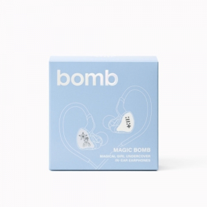 Illit - Bomb (Merch Ver.) ryhmässä Minishops / K-Pop Minishops / Illit @ Bengans Skivbutik AB (5630167)