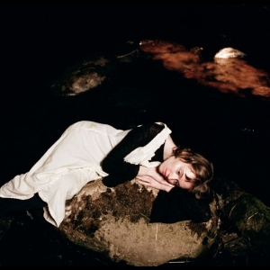 Skullcrusher - And Your Song Is Like A Circle (Blue Lagoon Marble Vinyl) ryhmässä ME SUOSITTELEMME / Perjantain julkaisut / 2025-10-17 @ Bengans Skivbutik AB (5633784)