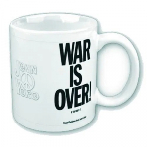 John Lennon - War Is Over Boxed Mug ryhmässä MERCHANDISE / Merch / Pop-Rock @ Bengans Skivbutik AB (5634049)