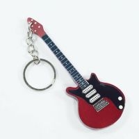 Queen - Nyckelring Brian May (Trä) ryhmässä MERCHANDISE / Accessoarer / Hårdrock @ Bengans Skivbutik AB (5634992)