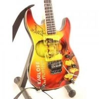 Metallica - Minigitarr Kirk Hammett (Höjd 25Cm) ryhmässä MERCHANDISE / Accessoarer / Hårdrock @ Bengans Skivbutik AB (5635787)