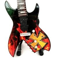 Metallica - Minigitarr James Hetfield (Ca 25Cm) ryhmässä MERCHANDISE / Accessoarer / Hårdrock @ Bengans Skivbutik AB (5635789)