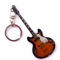 Beatles - Nyckelring John Lennon (Stål) ryhmässä MERCHANDISE / Accessoarer / Pop-Rock @ Bengans Skivbutik AB (5635879)