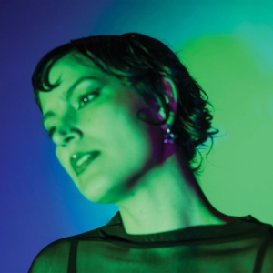 Weaver Maura - Strange Devotion ryhmässä ME SUOSITTELEMME / Perjantain julkaisut / 2025-09-19 @ Bengans Skivbutik AB (5642328)