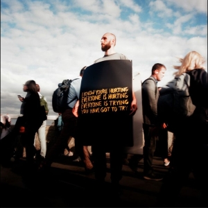 Joshua Idehen - I Know You?Re Hurting, Everyone Is ryhmässä CD / Kommande / Pop-Rock @ Bengans Skivbutik AB (5645600)