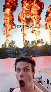 Yungblud - Weird! - The World's On Fire ryhmässä Hip Hop-Rap @ Bengans Skivbutik AB (5646473)