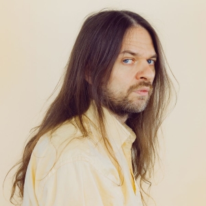 Timo Kämäräinen - Laulu Pelastaa ryhmässä ME SUOSITTELEMME / Perjantain julkaisut / 2025-11-28 @ Bengans Skivbutik AB (5647003)