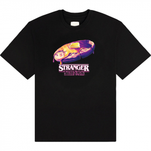 Stranger Things - Surfer Boy Piazza Uni Bl T-Shirt ryhmässä MERCHANDISE / T-paita / Kommande / Film-Musikal @ Bengans Skivbutik AB (5649152r)