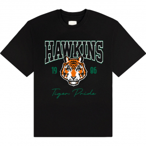 Stranger Things - High School Hawkins Uni Bl T-Shirt ryhmässä MERCHANDISE / T-paita / Kommande / Film-Musikal @ Bengans Skivbutik AB (5649178r)