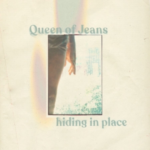 Queen Of Jeans - Hiding In Place ryhmässä VINYYLI / Kommande / Pop-Rock @ Bengans Skivbutik AB (5649367)