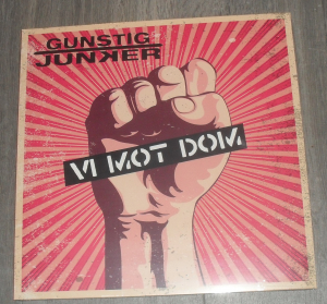 Gunstig Junker - Vi Mot Dom (Vinyl LP) ryhmässä VINYYLI / Kommande / Pop-Rock @ Bengans Skivbutik AB (5654105)