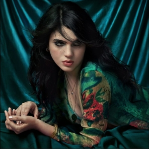 Julia Cumming - Julia ryhmässä CD / Kommande / Pop-Rock @ Bengans Skivbutik AB (5659125)