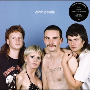 Amyl And The Sniffers - Giddy Up / Big Attraction (10 Year ryhmässä CD / Kommande / Pop-Rock @ Bengans Skivbutik AB (5662860)