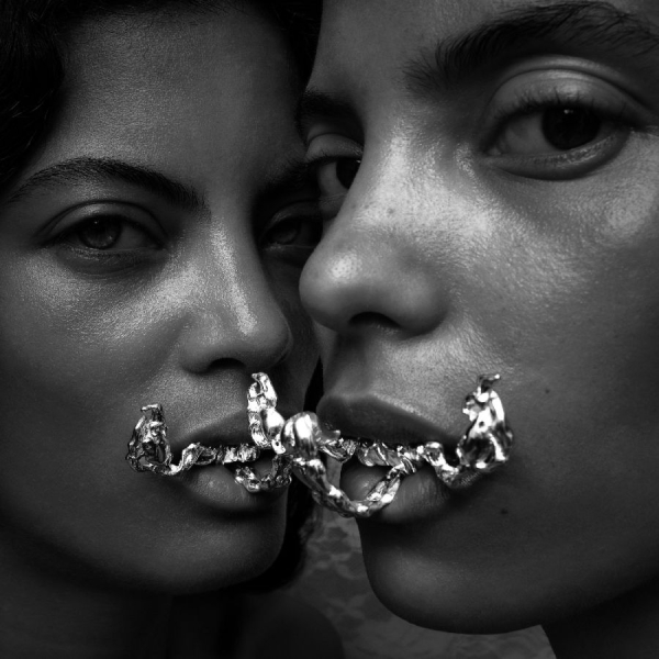 Ibeyi - Offering ryhmässä CD / Kommande / Pop-Rock @ Bengans Skivbutik AB (5676386)