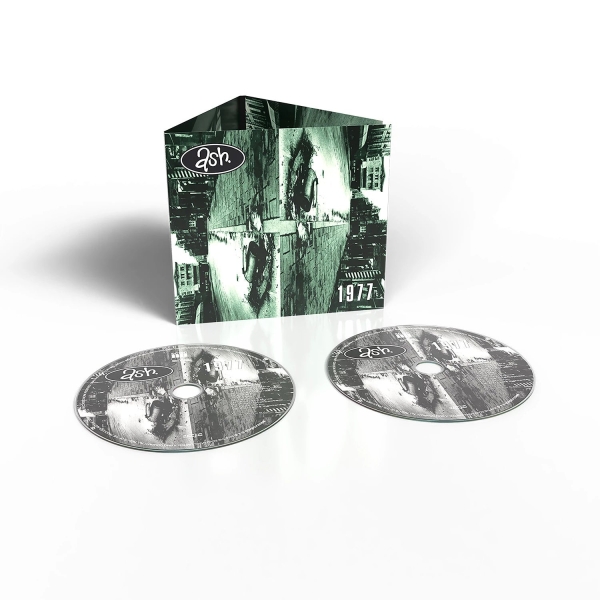 Ash - 1977 ryhmässä CD / Kommande / Irländsk Musik,Pop-Rock @ Bengans Skivbutik AB (5678399)