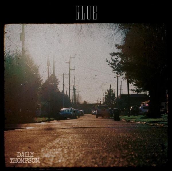 Daily Thompson - Glue ryhmässä CD / Pop-Rock @ Bengans Skivbutik AB (5686264)