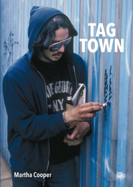 Martha Cooper - Tag Town: The Evolution Of New York Graffiti Writing 1963 - 1982 ryhmässä Övriga böcker @ Bengans Skivbutik AB (5690053)