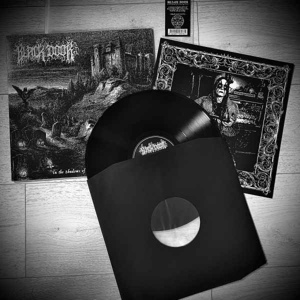 Black Door - In The Shadows Of A Funerary Gleam ryhmässä VINYYLI / Kommande / Hårdrock @ Bengans Skivbutik AB (5692541)