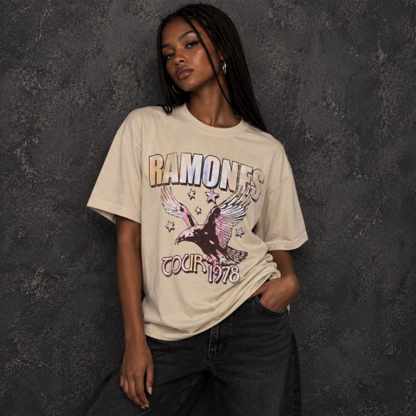 Ramones - Eagle Tour 78 Unplugged Lady Sand T-Shirt ryhmässä MERCHANDISE / T-paita / Nyheter / Punk @ Bengans Skivbutik AB (5693019r)