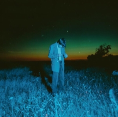 Isak Benjamin - Never Look Down