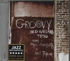 Red -Trio- Garland - Groovy + 4